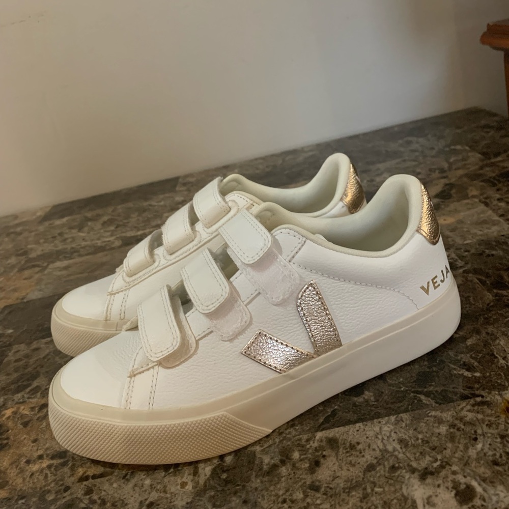 VEJA Recife Chromefree White Platine Sneakers (Women’s US Size 5)